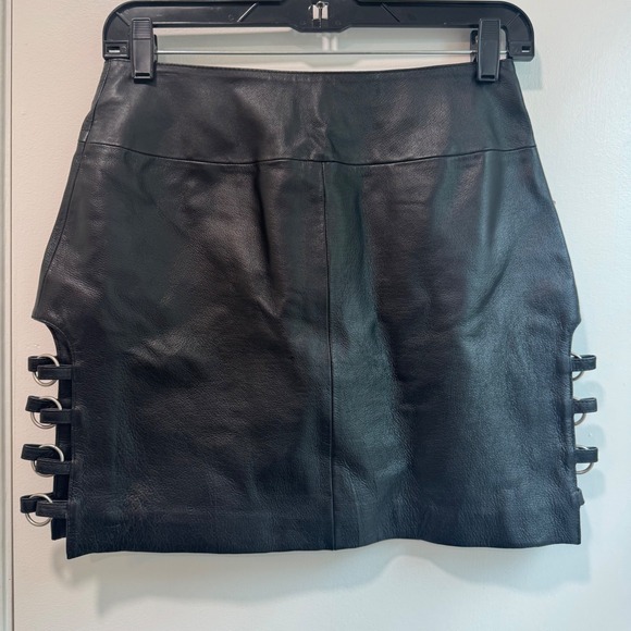 Wilsons Leather Maxima Black Genuine Leather Mini Skirt Size 6 with Rings - Picture 1 of 8